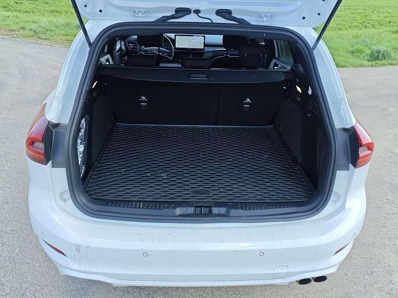 Second-hand Ford Focus ST-Line X 155 CP (114 kW) 2023 Alb Break