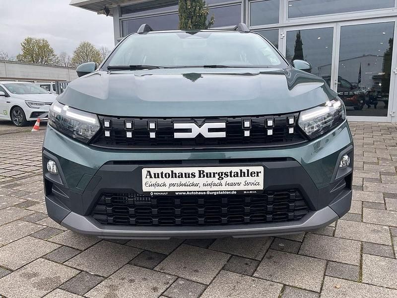 Neu Dacia Sandero Expression 110 PS (80 kW) 2026 Grün Limousine