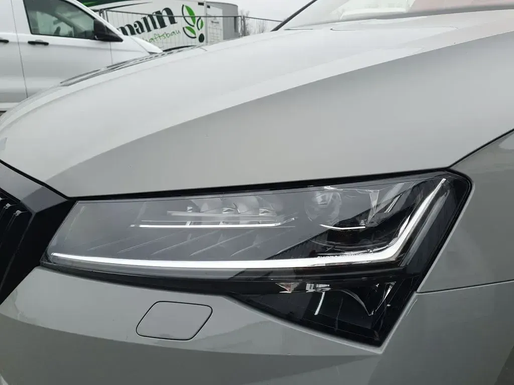 Gebraucht Skoda Superb SportLine 200 PS (147 kW) 2022 Steelgrau Kombi