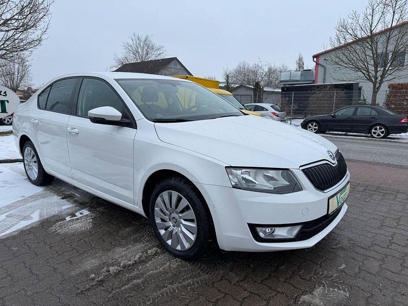 Gebraucht Skoda Octavia Ambition 140 PS (102 kW) 2014 Weiß Kleinwagen