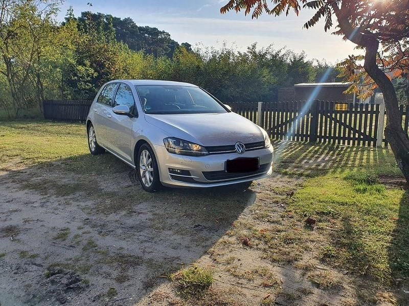 Silber Gebraucht 2017 VW Golf VII Highline Limousine | 11.500 € (Superpreis) - Bild 1/4