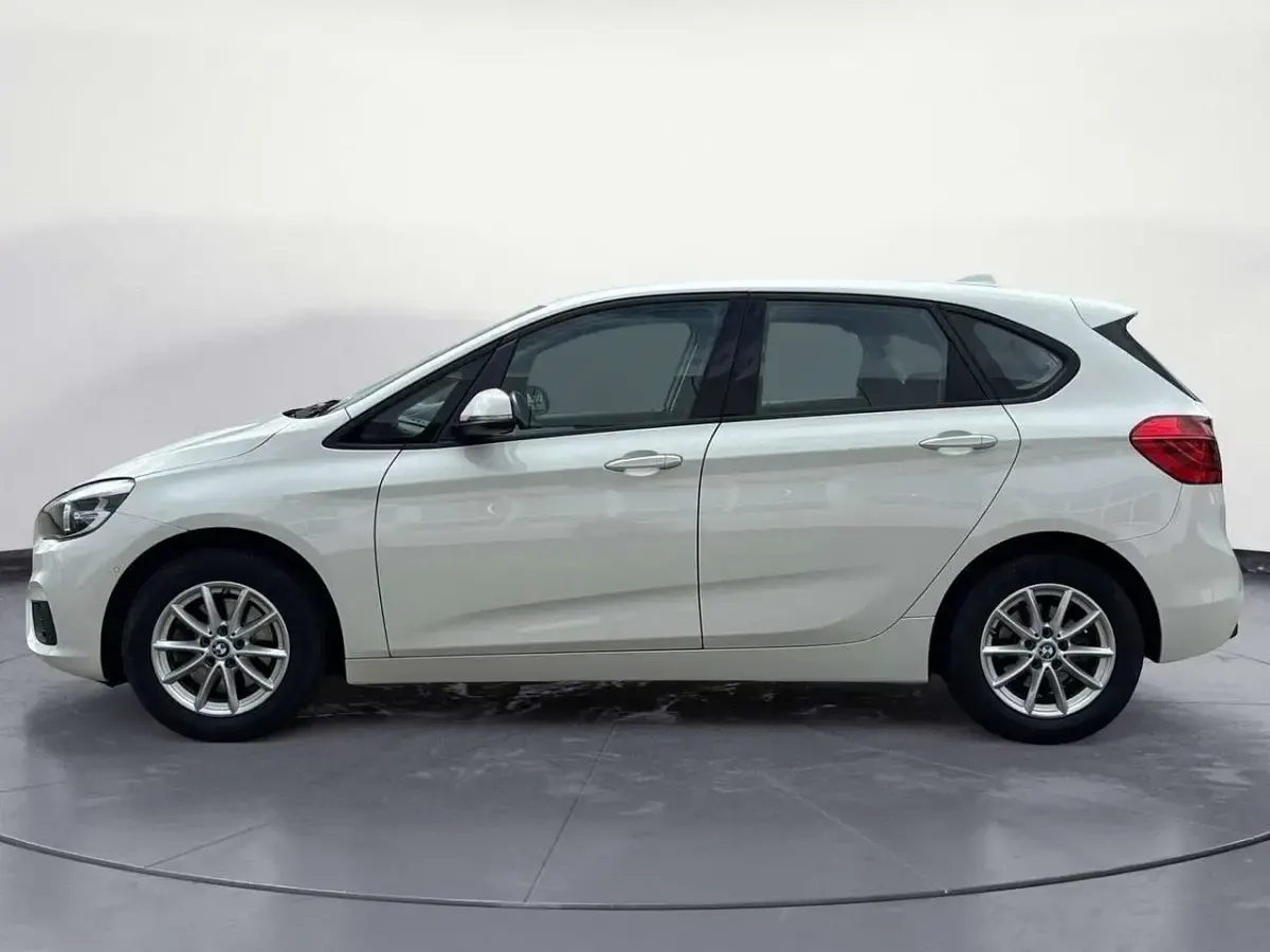Gebraucht BMW 220 Advantage 192 PS (141 kW) 2017 Alpinweiß Van / Kleinbus