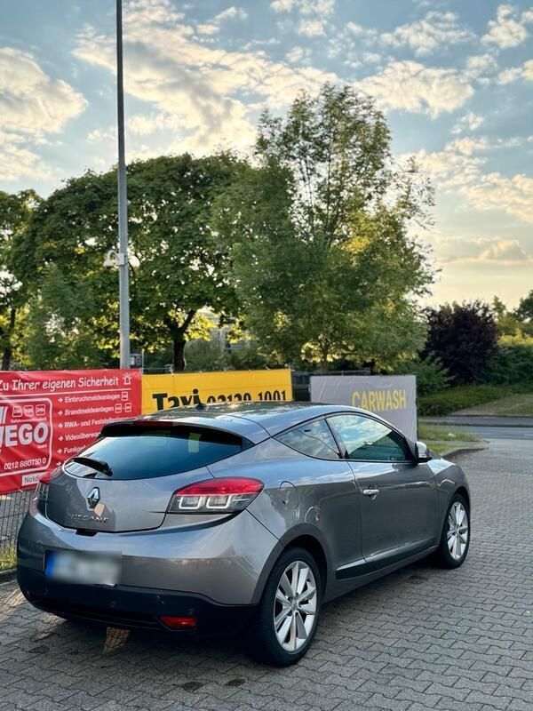Grau Gebraucht 2011 Renault Mégane III Coupé | 1.800 € (Superpreis) - Bild 1/4