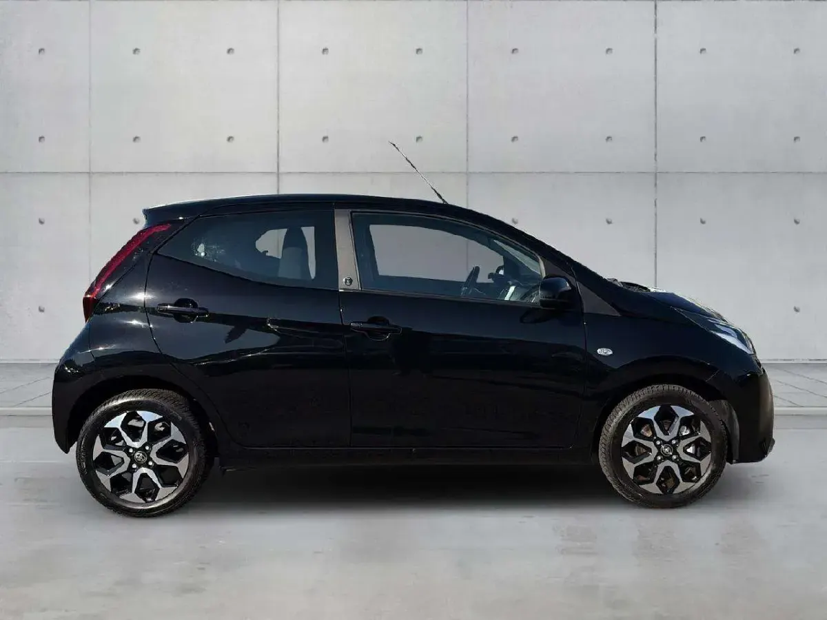 Gebraucht Toyota Aygo X X-play 72 PS (52 kW) 2021 Black mica SUV