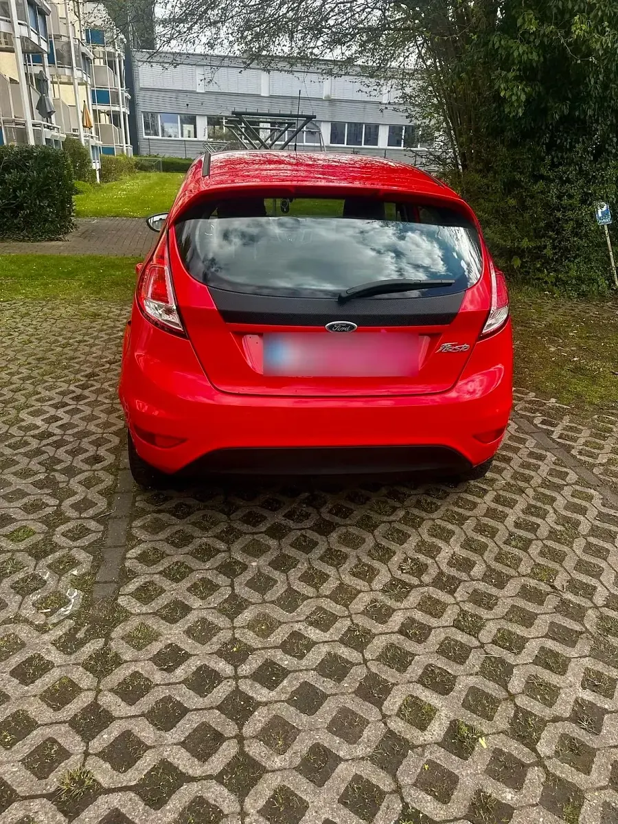 Gebraucht Ford Fiesta 95 PS (69 kW) 2011 Rot Kleinwagen