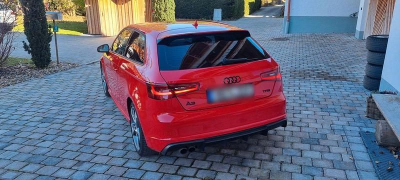 Gebraucht Audi A3 S-Line 179 PS (131 kW) 2012 Rot Limousine