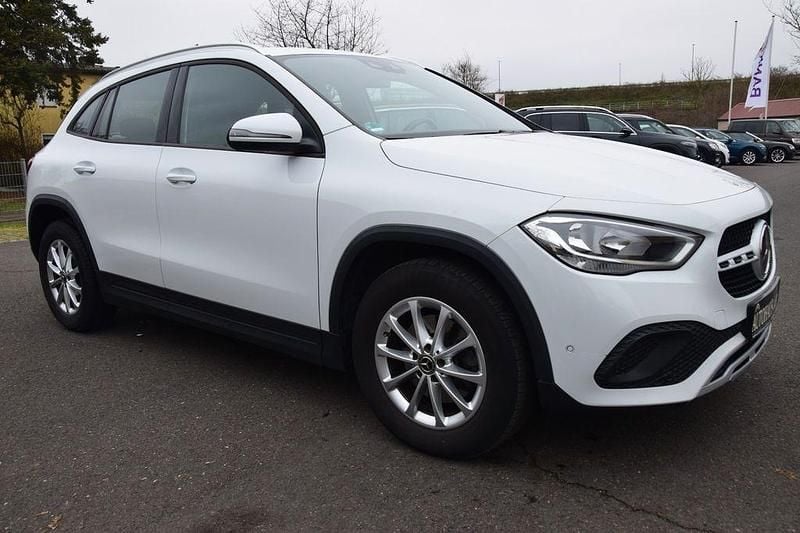 Gebraucht Mercedes GLA200 150 PS (110 kW) 2022 Silber SUV