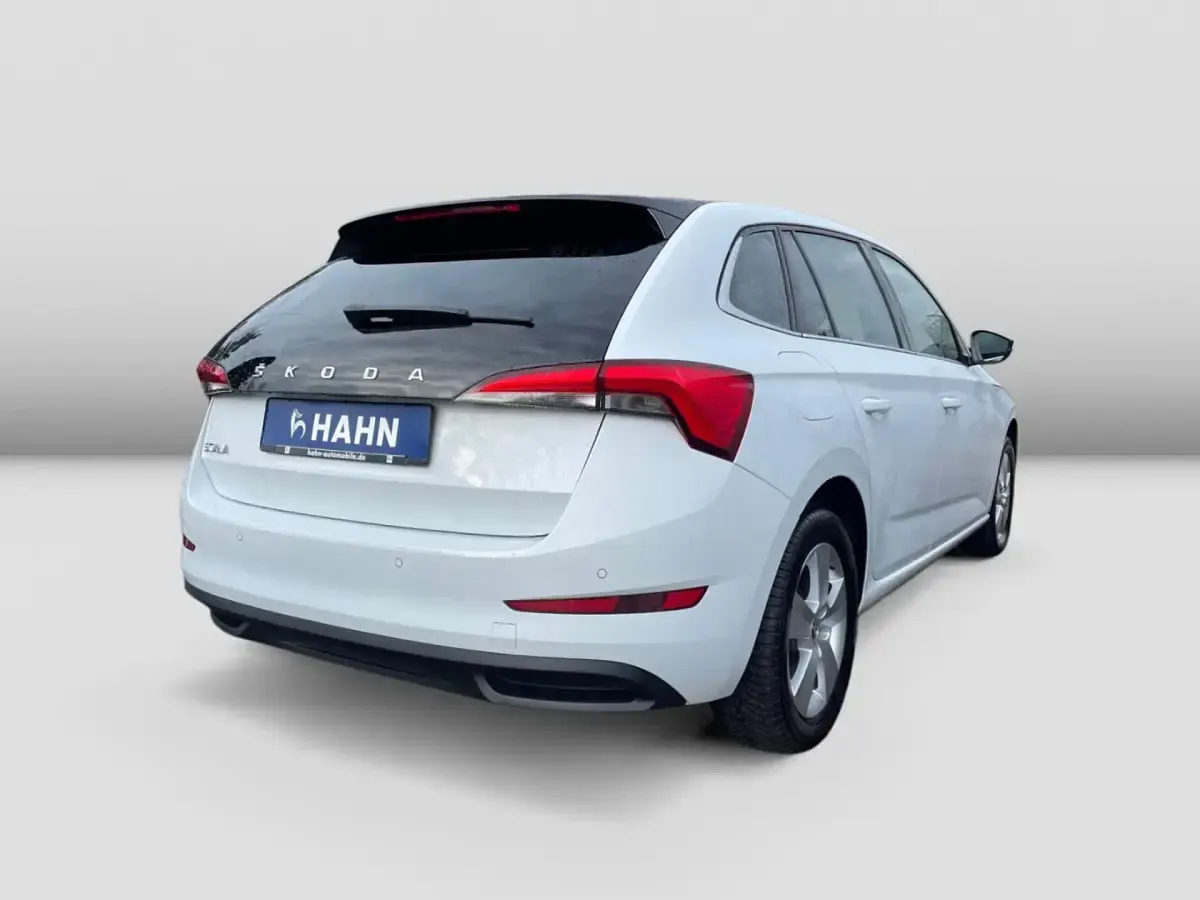 Gebraucht Skoda Scala Style 150 PS (110 kW) 2023 Moonweiss metallic Kleinwagen