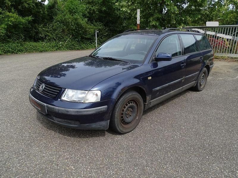 Blau Gebraucht 1998 VW Passat Comfortline Kombi | 699 € (Guter Preis) - Bild 1/3