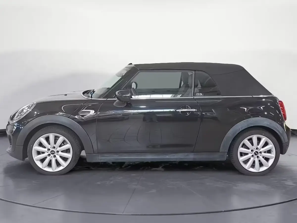 Gebraucht Mini Cooper Cabriolet 136 PS (100 kW) 2021 Midnight black metallic Cabrio