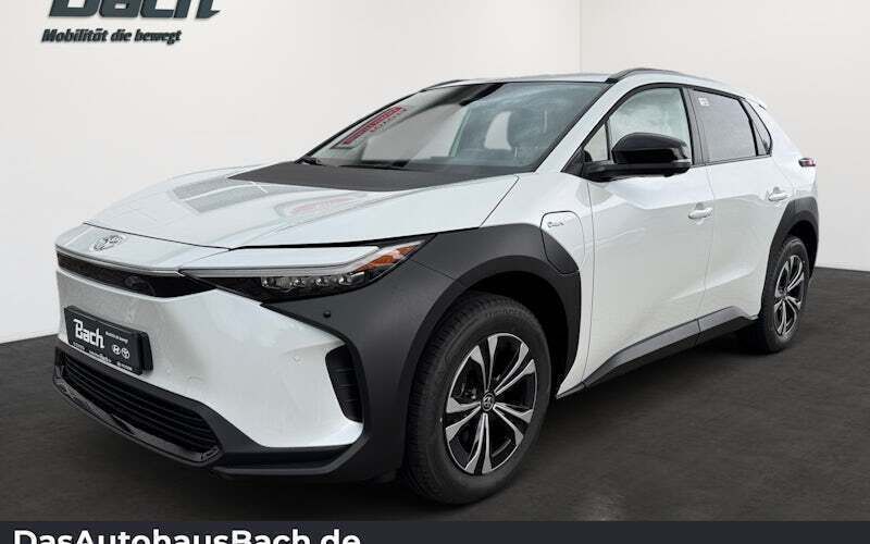 Weiß Gebraucht 2025 Toyota bZ4X SUV | 39.690 € (Guter Preis) - Bild 1/4
