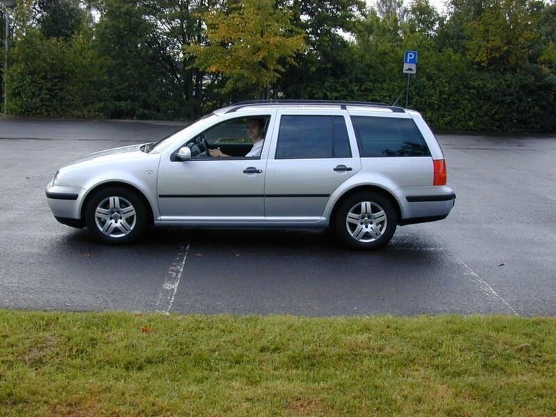 Silber Gebraucht 2002 VW Golf IV Kombi | 900 € - Bild 1/4
