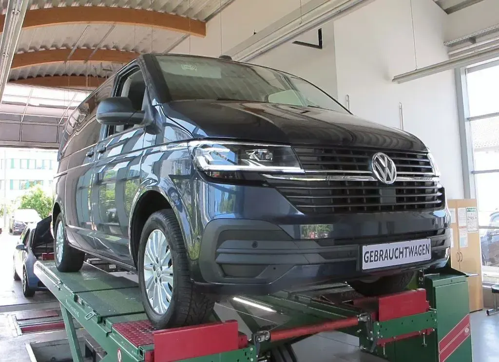 Gebraucht VW Multivan 150 PS (110 kW) 2022 Blau Van / Kleinbus