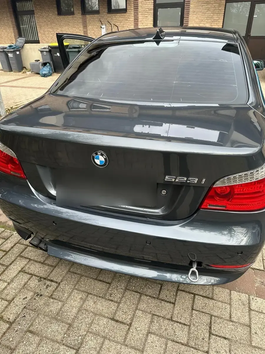 Käytetty BMW 523 177 HP (130 kW) 2007 Harmaa Sedan