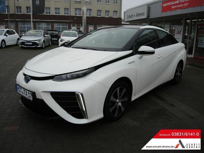 Weiß metallic Gebraucht 2015 Toyota Mirai Limousine | 15.980 € (Etwas zu teuer) - Bild 1/4