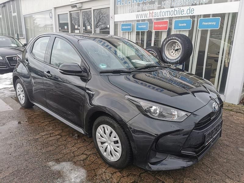 Schwarz Gebraucht 2020 Toyota Yaris Hybrid Business Edition Limousine | 13.999 € (Guter Preis) - Bild 1/4