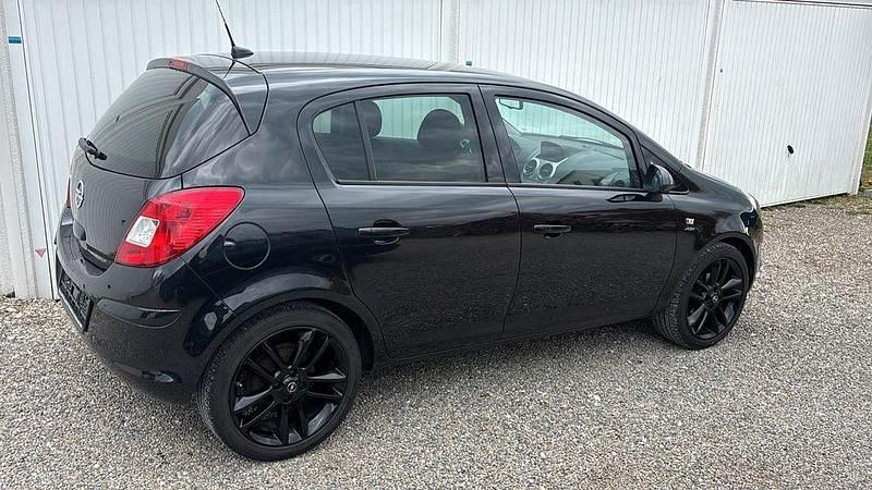 Używany Opel Corsa Active 87 KM (63 kW) 2013 Czarny Hatchback