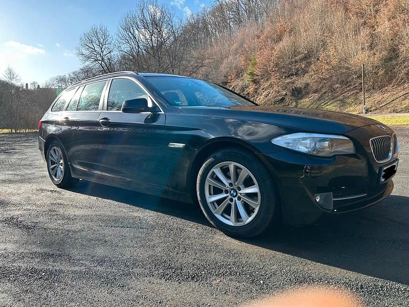 Gebraucht BMW 520 184 PS (135 kW) 2011 Schwarz Kombi