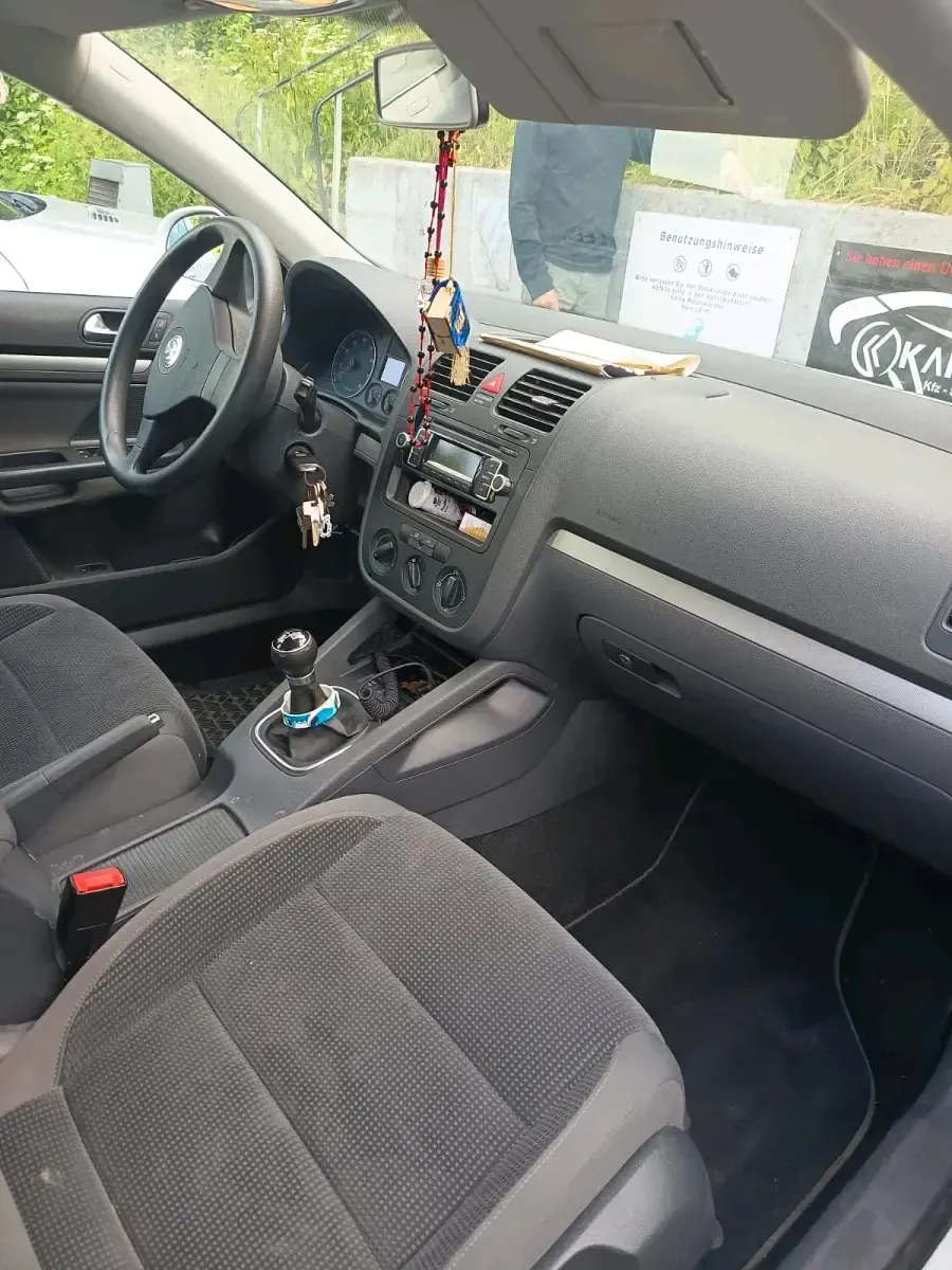 Gebraucht VW Jetta 102 PS (75 kW) 2009 Weiß Limousine