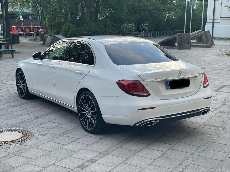 Weiß Gebraucht 2016 Mercedes E400 Avantgarde Limousine | 28.500 € (Teuer) - Bild 1/4