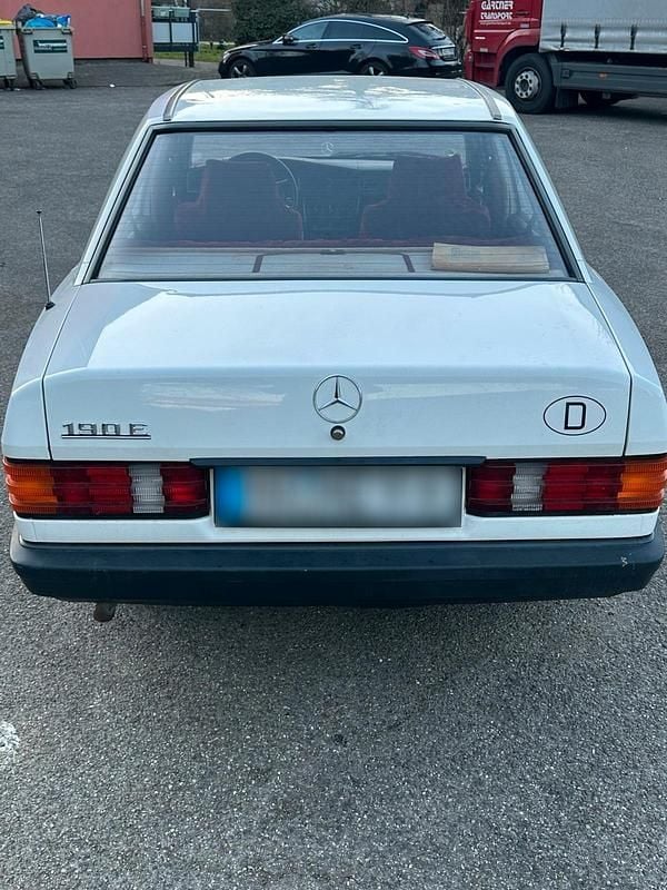 Gebraucht Mercedes 190 120 PS (88 kW) 1984 Weiß Limousine