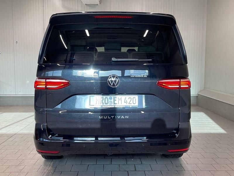 Gebraucht VW Multivan Life 150 PS (110 kW) 2024 Schwarz Van