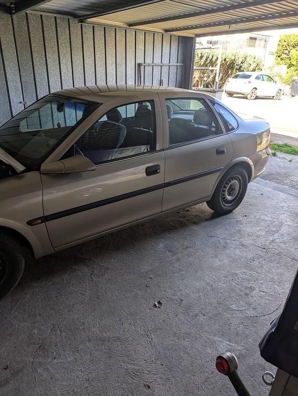 Gebraucht Opel Vectra 101 PS (74 kW) 1997 Limousine