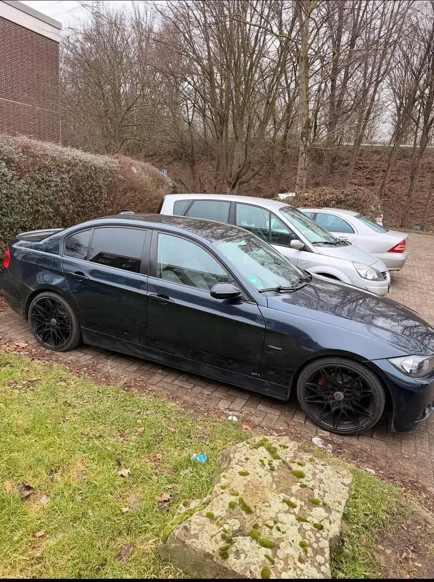 Gebraucht BMW 320 163 PS (119 kW) 2005 Blau Limousine