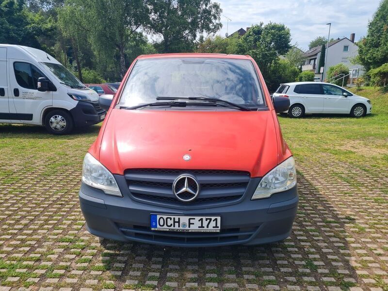 Rot Gebraucht 2011 Mercedes Vito Van / Kleinbus | 10.500 € - Bild 1/4