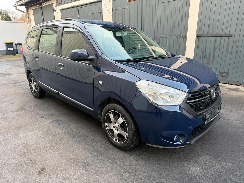 Blau Gebraucht 2018 Dacia Lodgy Van / Kleinbus | 6.490 € (Superpreis) - Bild 1/4