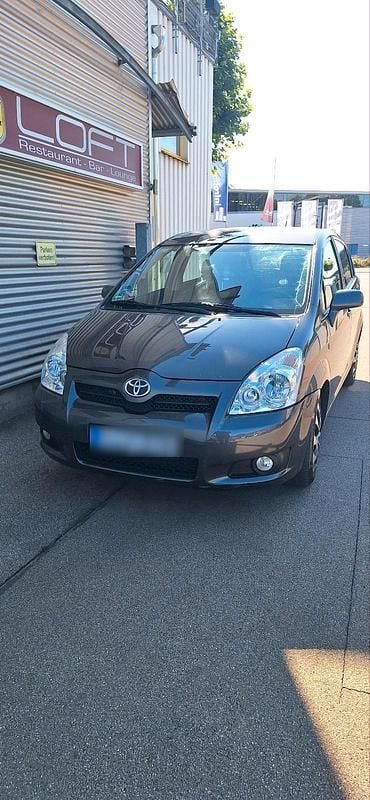 Grau Gebraucht 2008 Toyota Corolla Verso Van / Kleinbus | 3.550 € (Guter Preis) - Bild 1/4
