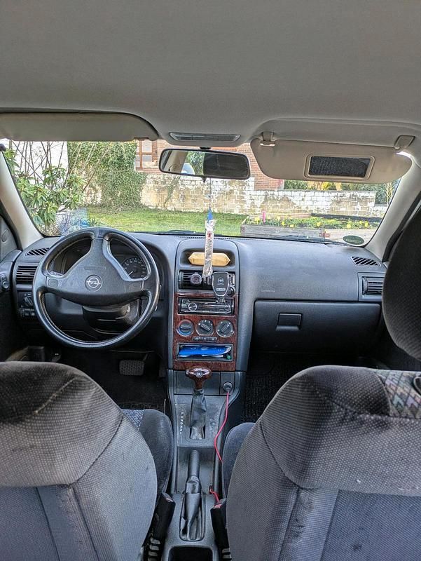 Gebraucht Opel Astra 65 PS (47 kW) 1998 Silber Limousine