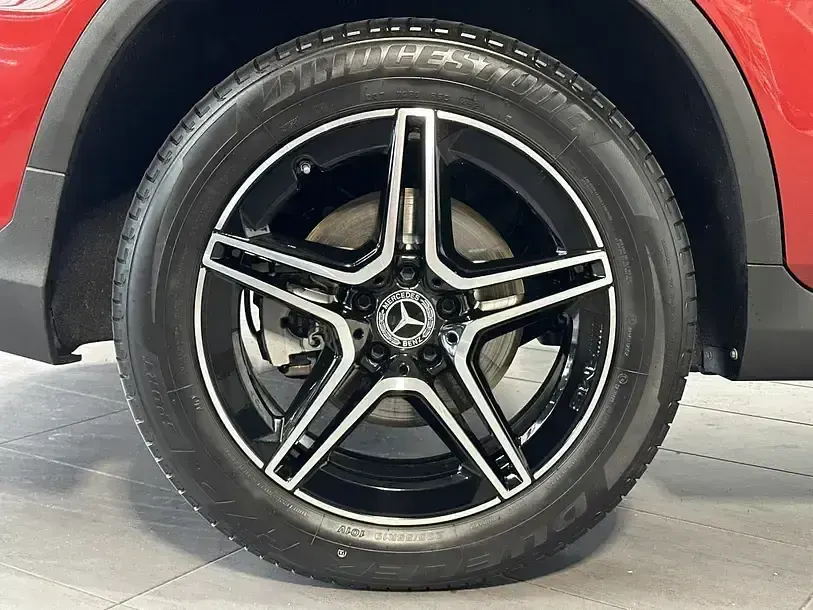 Gebraucht Mercedes GLC300 AMG line 245 PS (180 kW) 2022 Hyazinthrot SUV