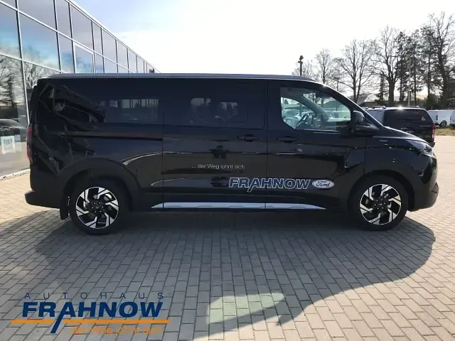 Gebraucht Ford Tourneo Active 118 PS (86 kW) 2026 Schwarz Van / Kleinbus