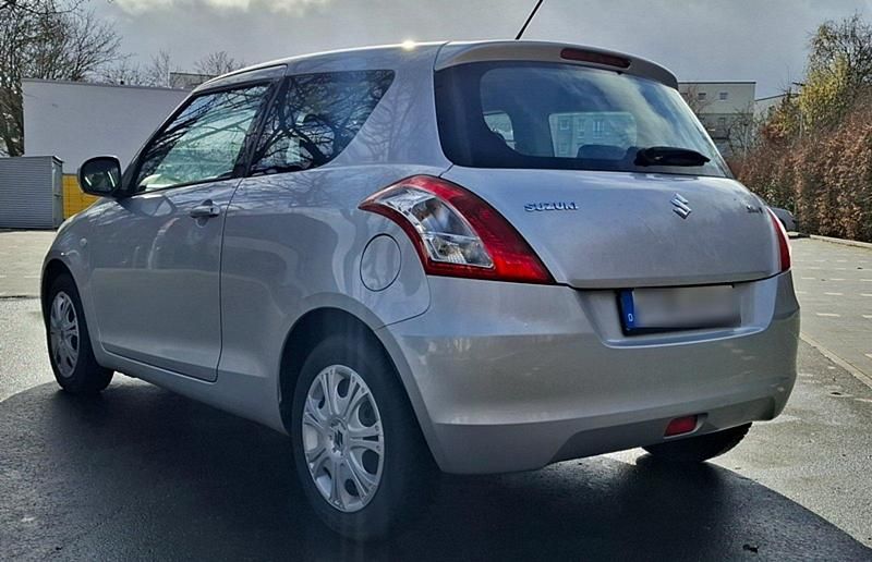 Gebraucht Suzuki Swift Club 94 PS (69 kW) 2015 Silber Kleinwagen