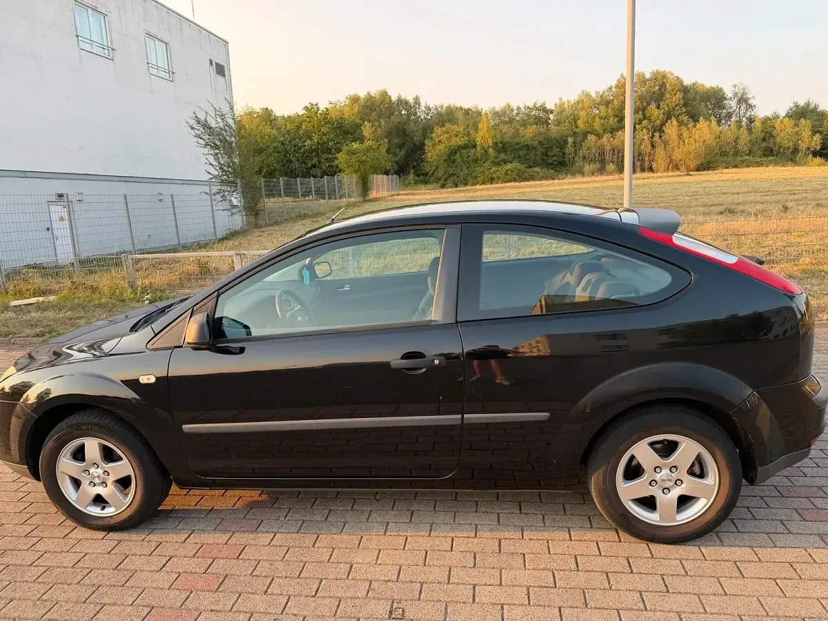 Gebraucht Ford Focus 100 PS (73 kW) 2008 Schwarz Kombi