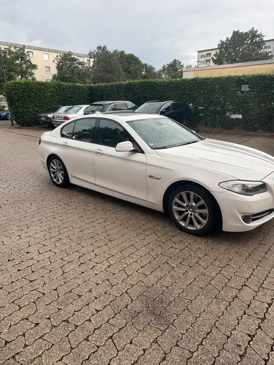 Gebraucht BMW 530 258 PS (189 kW) 2012 Weiß Limousine