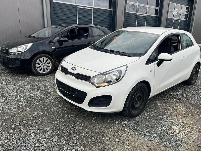 Gebraucht Kia Rio Edition 7 109 PS (80 kW) 2013 Weiß Limousine