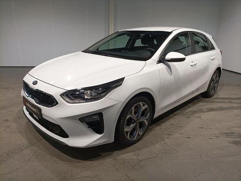Gebraucht Kia Ceed Spirit 160 PS (117 kW) 2022 Weiß Kleinwagen