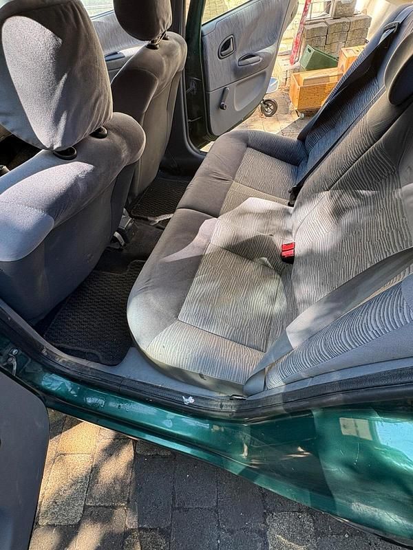 Gebraucht Renault Mégane 95 PS (69 kW) 2001 Grün Limousine