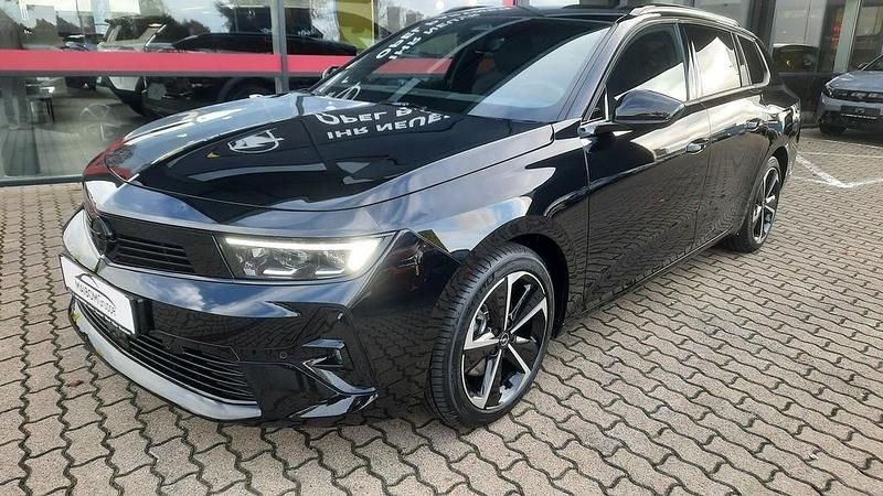 Lackierung schwarz perla nera/ Gebraucht 2024 Opel Astra Kombi | 28.980 € (Etwas zu teuer) - Bild 1/4