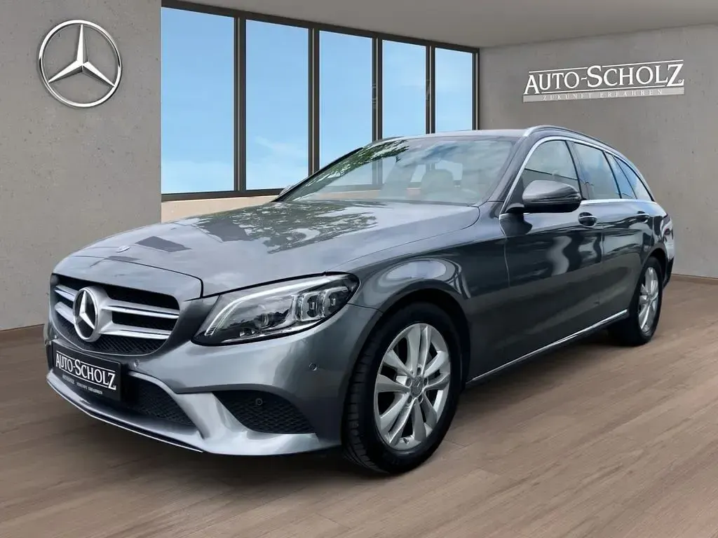Gebraucht Mercedes C300 Avantgarde 245 PS (180 kW) 2019 Grau Limousine