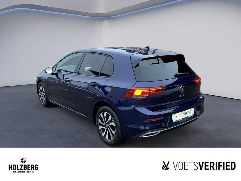 Gebraucht VW Golf VIII Active 110 PS (80 kW) 2022 Blau Limousine