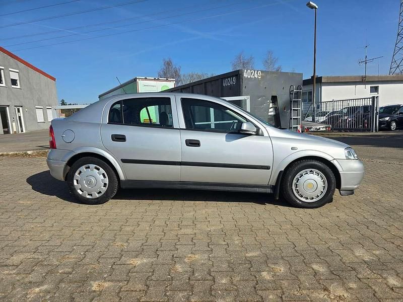 Gebraucht Opel Astra Classic Edition 84 PS (61 kW) 2001 Silber Limousine