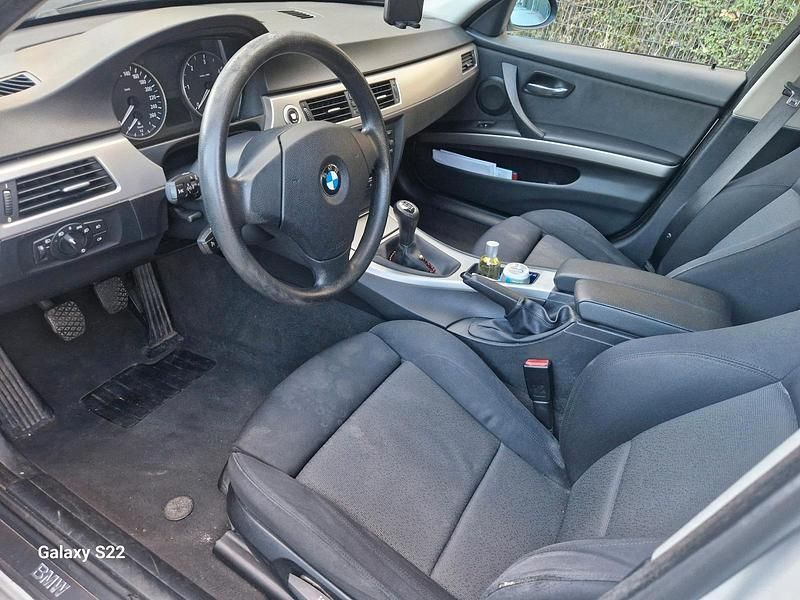 Gebraucht BMW 320 163 PS (119 kW) 2006 Silber Limousine
