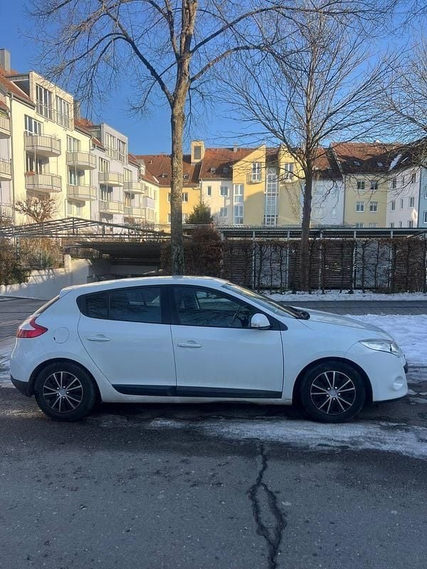 Gebraucht Renault Mégane 101 PS (74 kW) 2009 Weiß Limousine