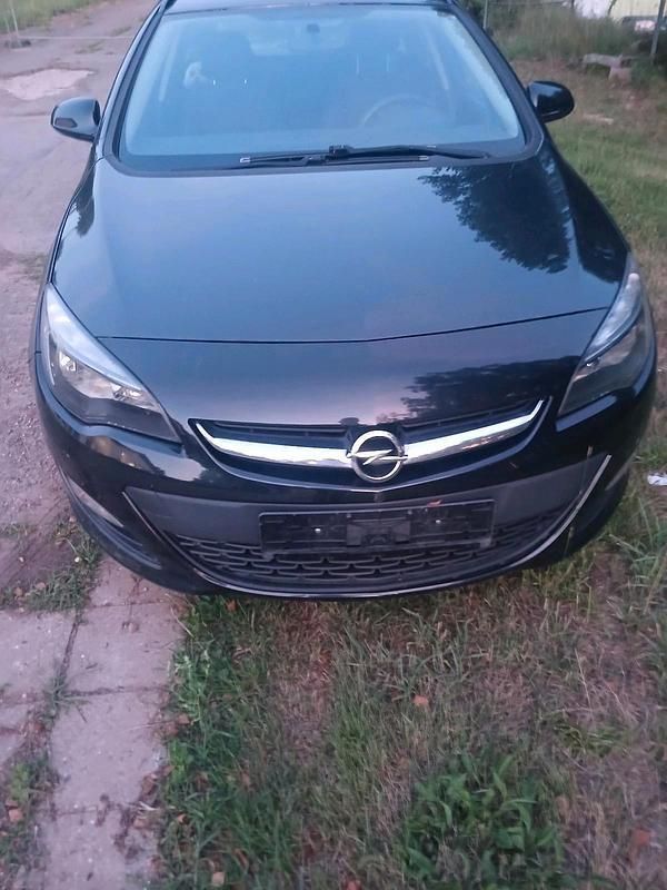 Schwarz Gebraucht 2016 Opel Astra Kombi | 2.850 € (Superpreis) - Bild 1/4
