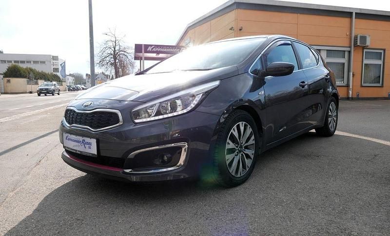 Gebraucht Kia Ceed DREAM-TEAM Edition 136 PS (100 kW) 2016 Dark gun metal Kleinwagen