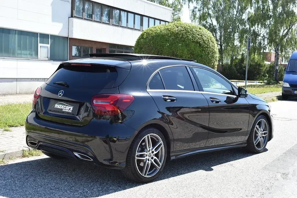Gebraucht Mercedes A180 AMG line 109 PS (80 kW) 2017 Schwarz Kleinwagen