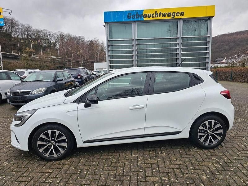 Gebraucht Renault Clio V Equilibre 67 PS (49 kW) 2022 Weiß Limousine